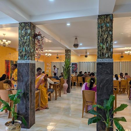 Dip Holidays Hotel Shantiniketan Bagian luar foto