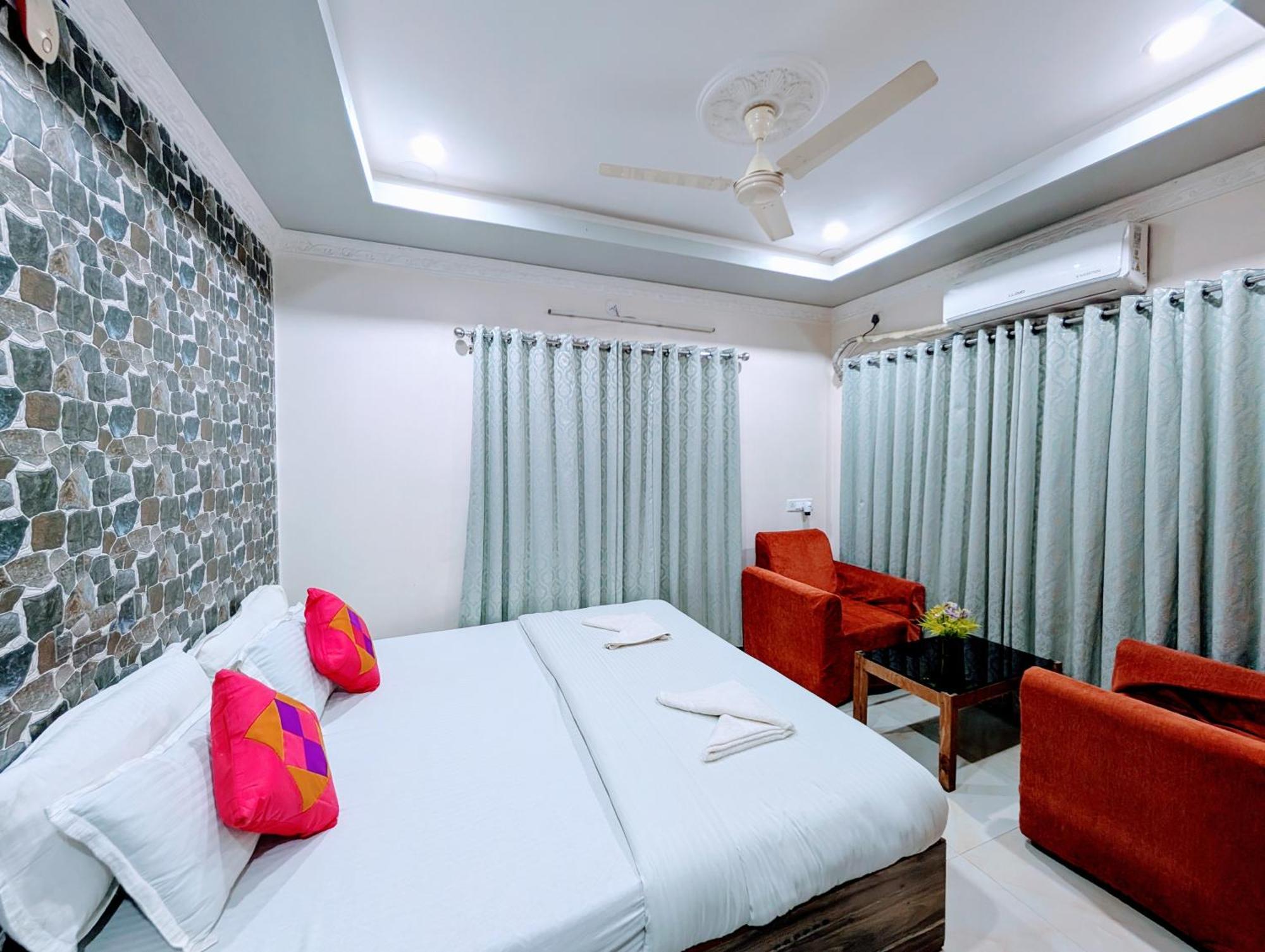 Dip Holidays Hotel Shantiniketan Bagian luar foto